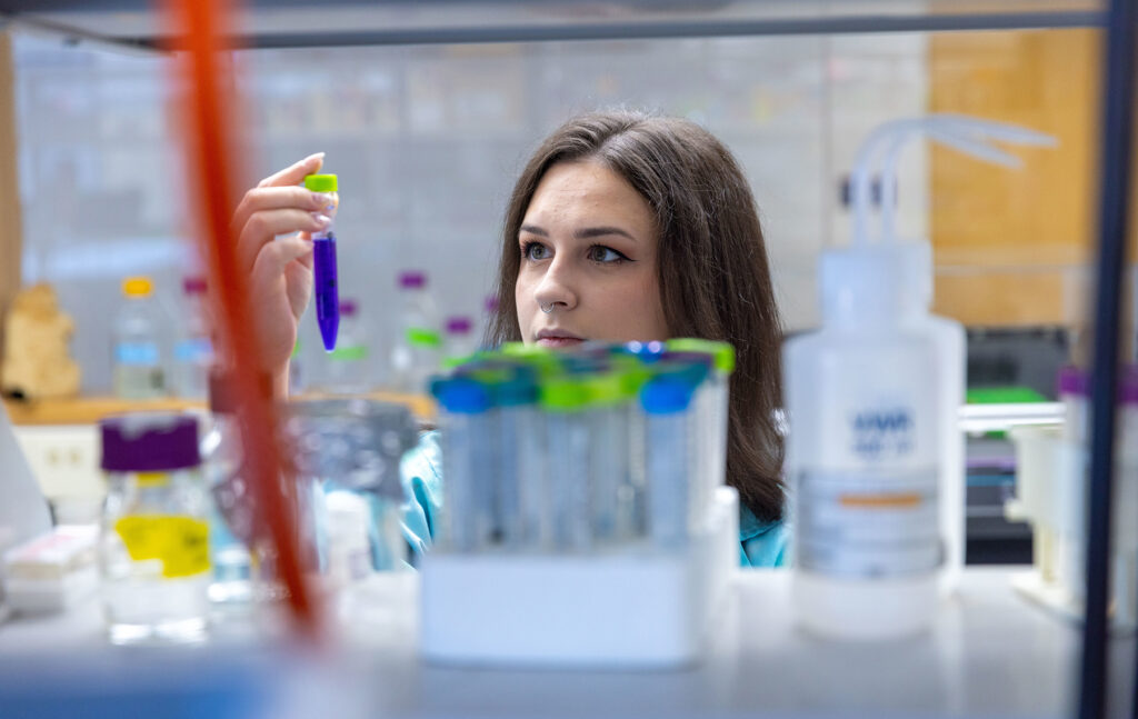 Photo of Anna Brooks working on a research project in a UW-Stout lab. / UW-Stout